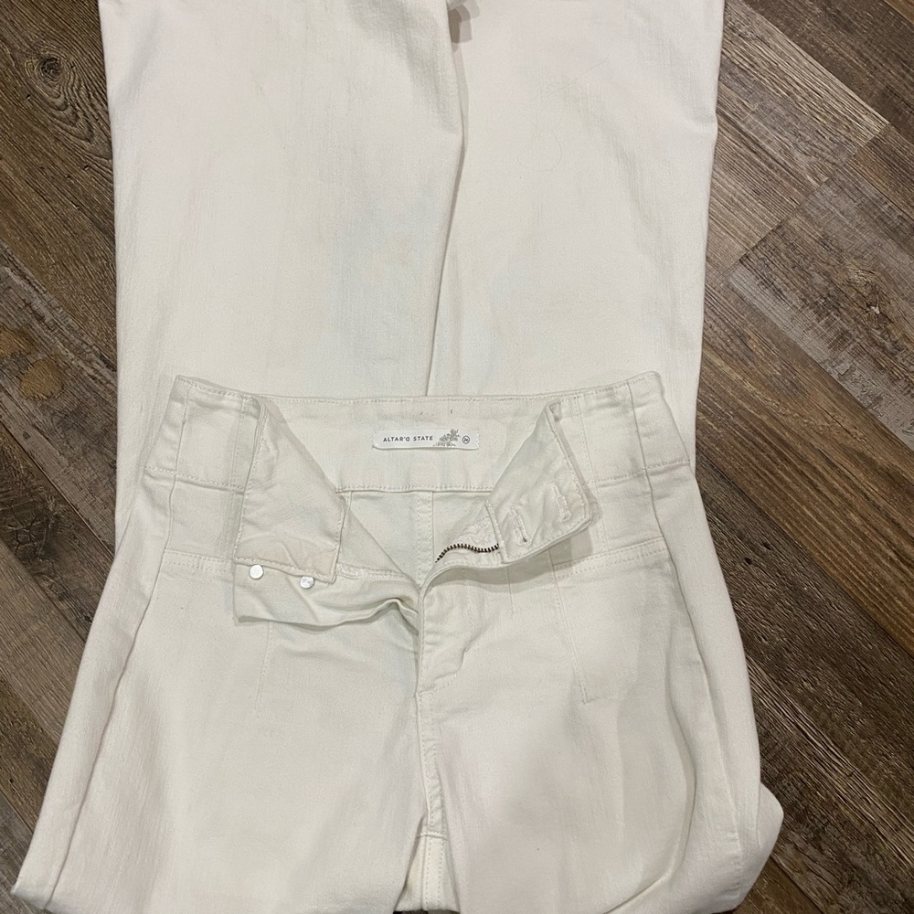 Cream High-Waisted Jeans